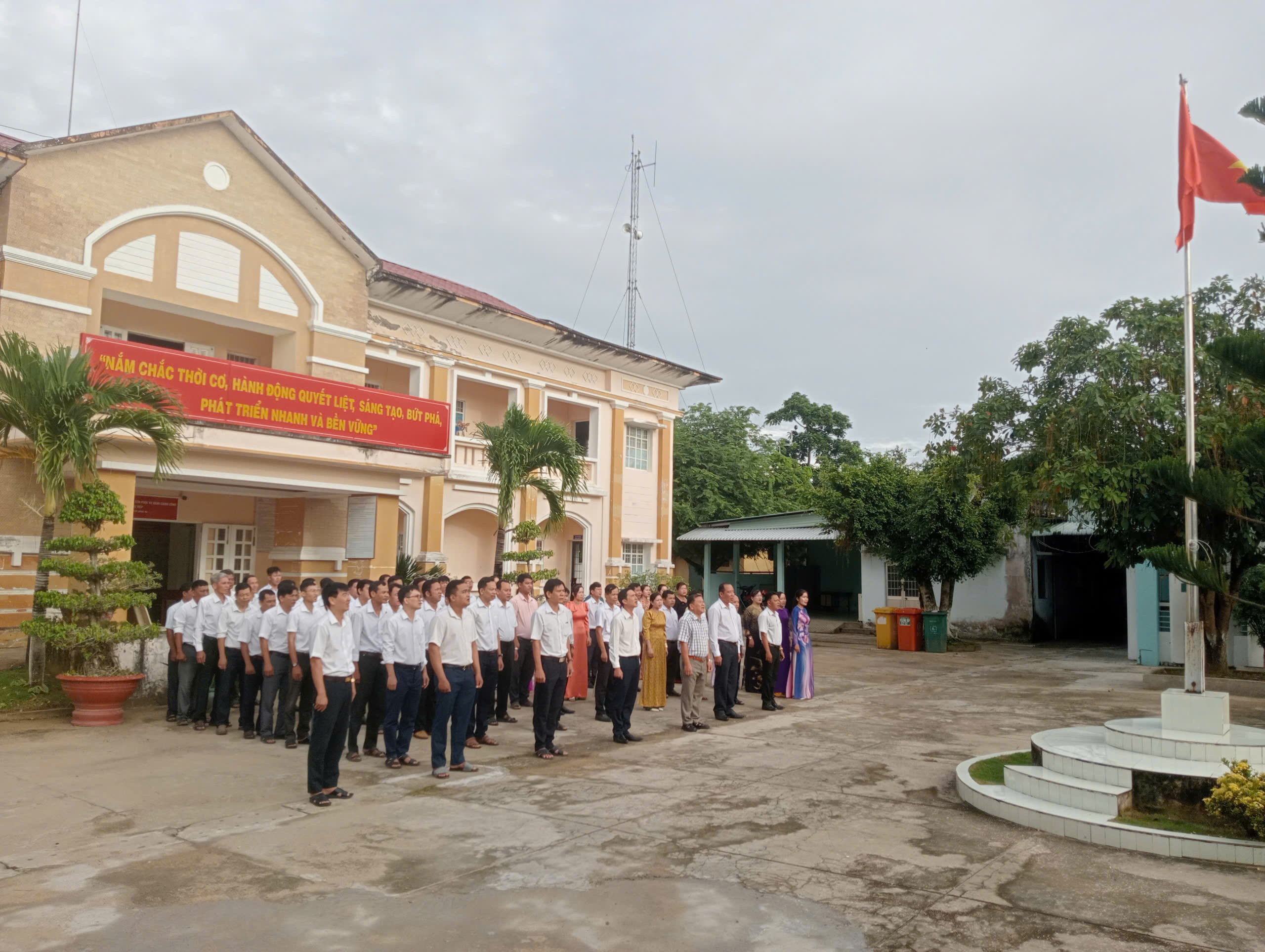 CHÀO CỜ ĐẦU TUẦN – HOẠT ĐỘNG GIÁO DỤC CHÍNH TRỊ, TƯ TƯỞNG