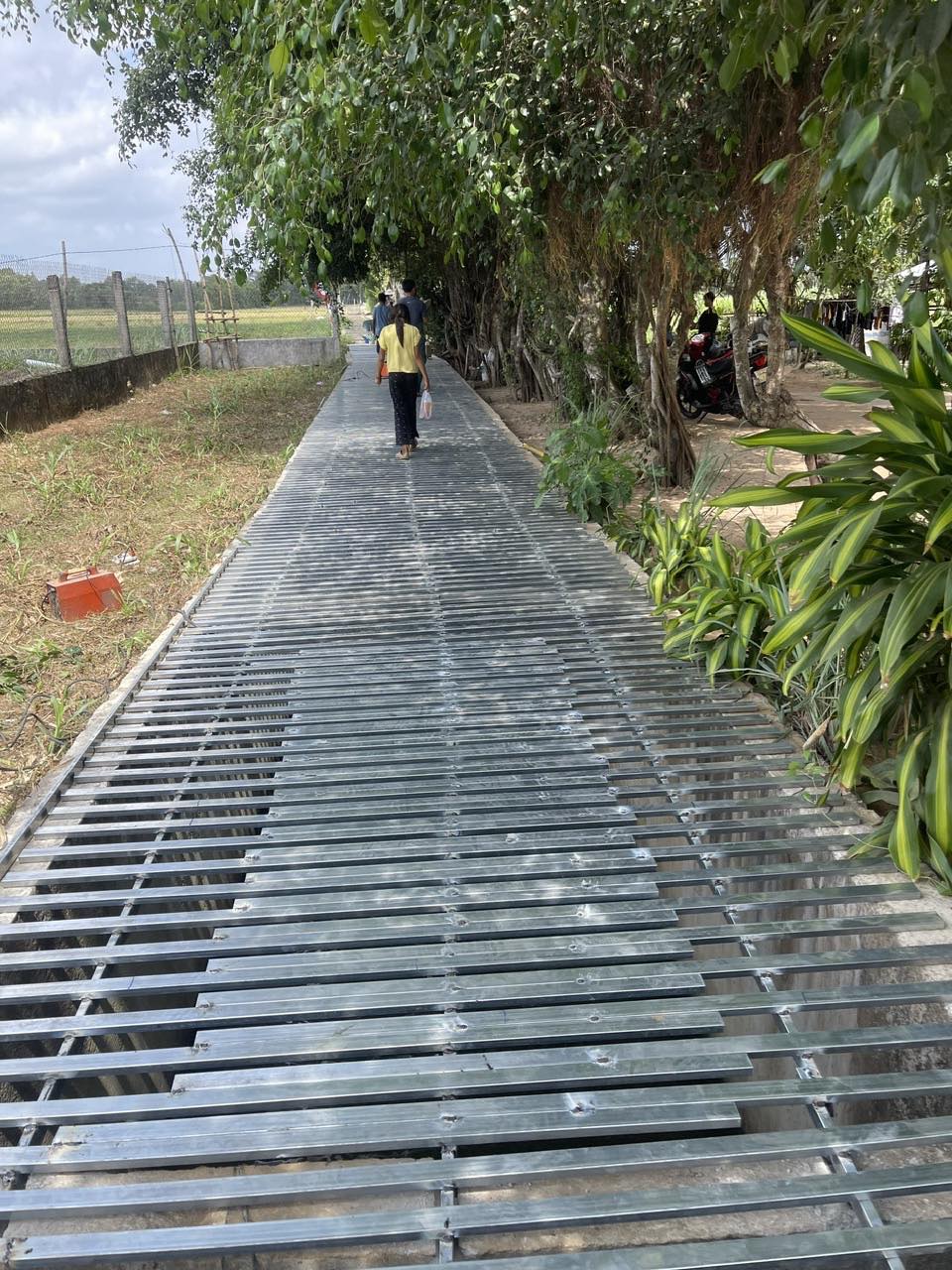 Ấp Sà Vần A hoàn thành công trình cầu sà gồ qua kênh bê tông phục vụ đi lại cho nhân dân