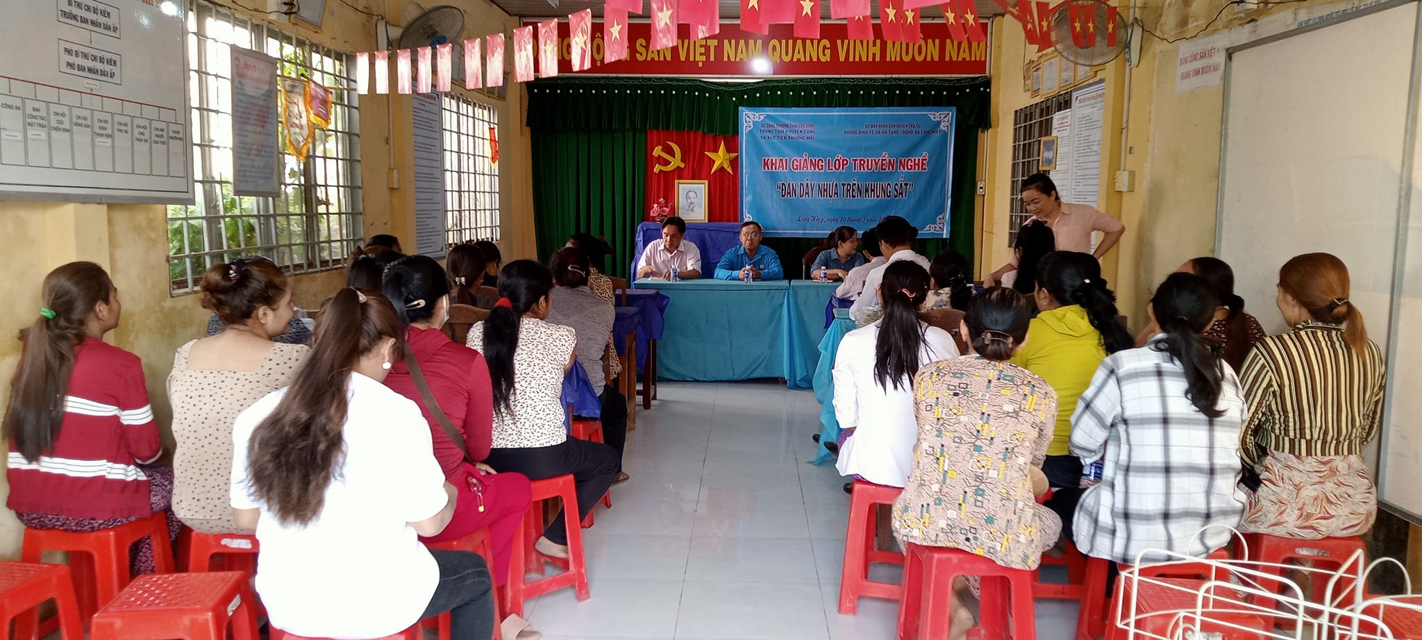 Xã Long Hiệp: Hiệu quả từ lớp truyền nghề đan dây nhựa: sức lan tỏa mạnh mẽ, giải quyết việc làm và nâng cao thu nhập cho hội viên phụ nữ lúc nhàn rỗi