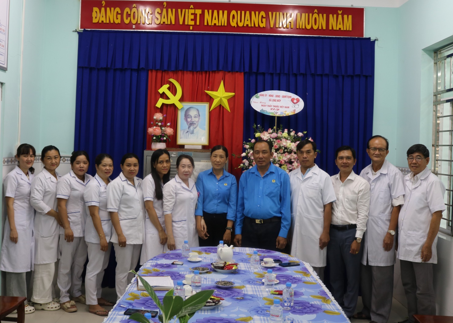Quan tâm, động viên đội ngũ y tế cơ sở nhân ngày Thầy thuốc việt nam 27/2