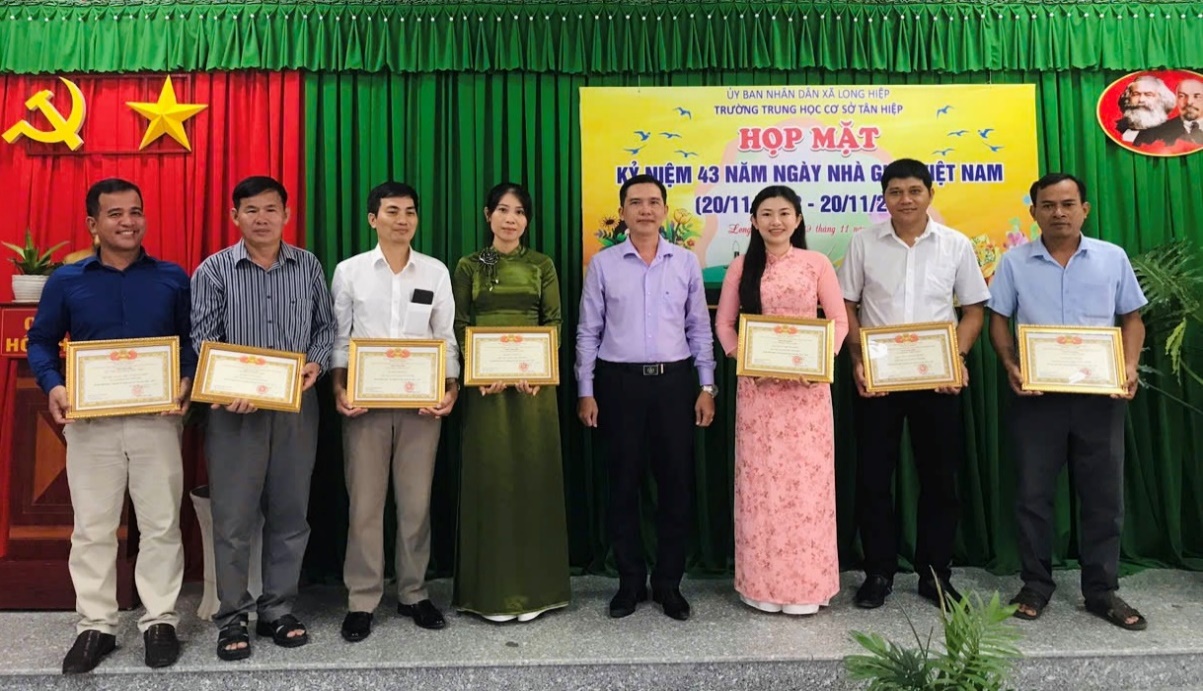 Trường Trung học cơ sở Tân Hiệp tổ chức Họp mặt kỷ niệm ngày nhà giáo việt nam 20/11  