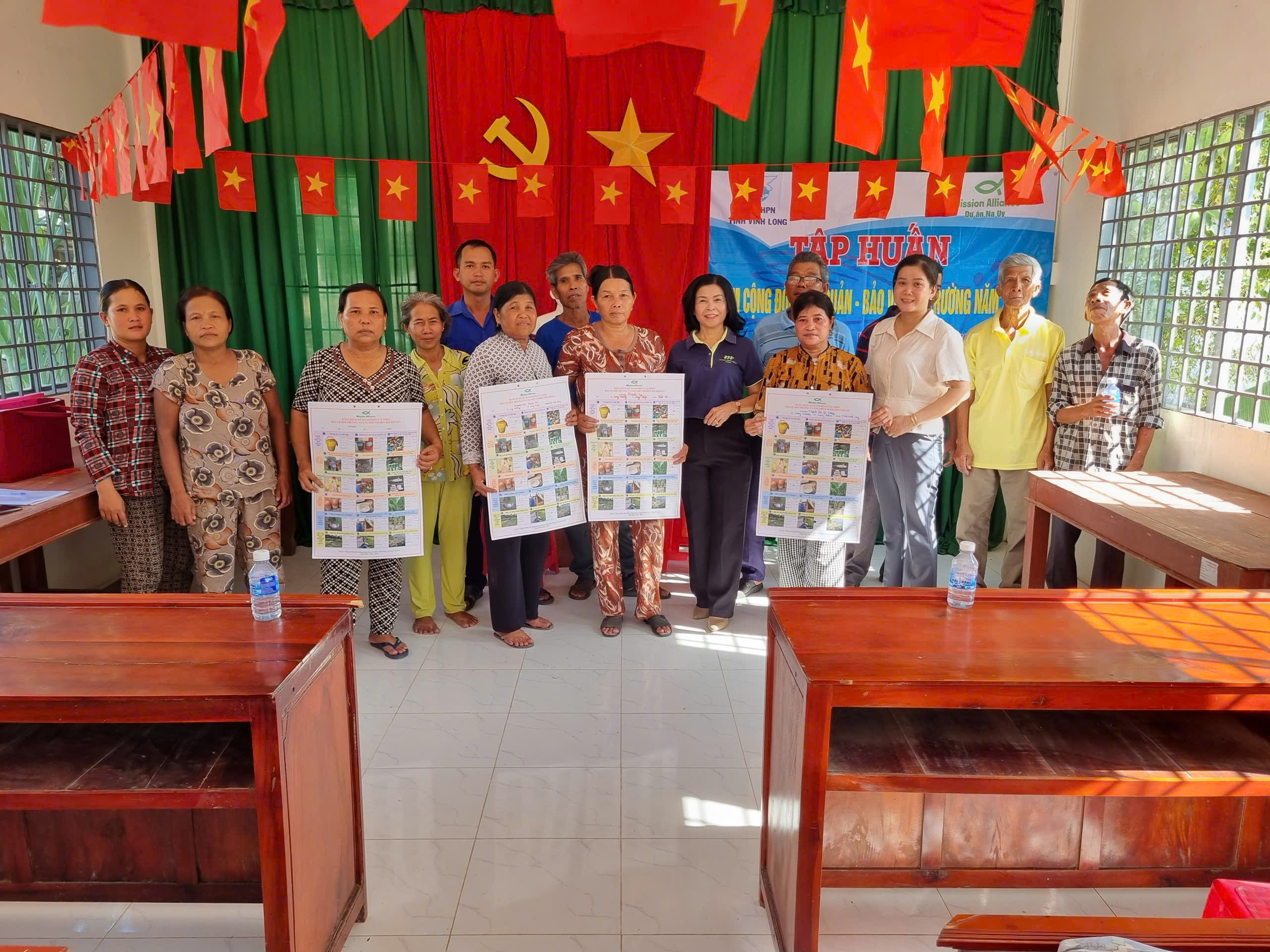 Hội LHPN xã Long Hiệp tổ chức tập huấn và thành lập nhóm cộng đồng tự quản bảo vệ môi trường tại ấp Long Trường và Sóc Ruộng