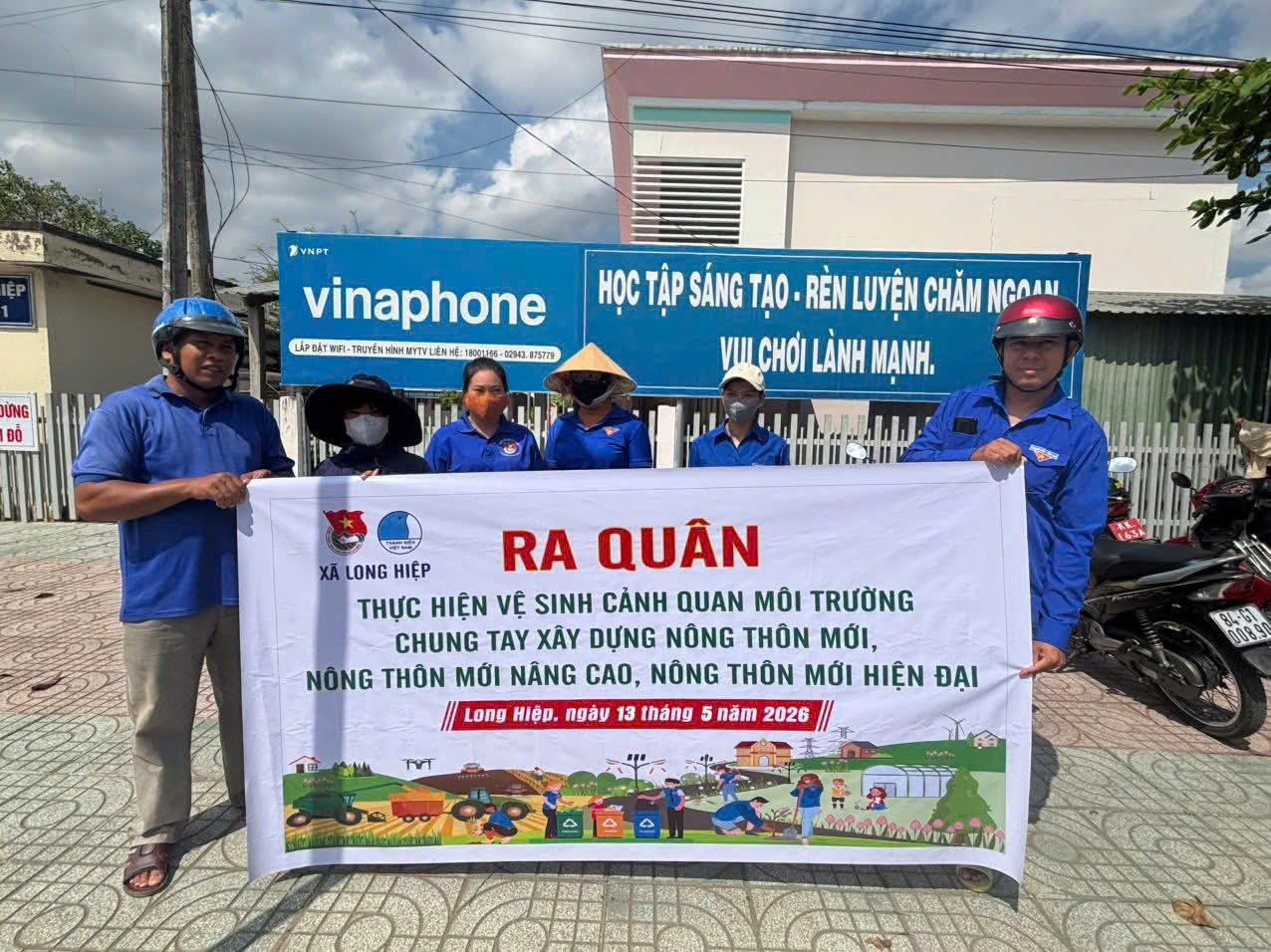 Xã Long Hiệp: Ra quân thực hiện vệ sinh cảnh quan môi trường chung tay xây dựng nông thôn mới, nông thôn mới nâng cao, nông thôn mới hiện đại